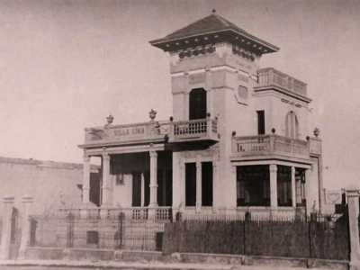 In alcune foto d�epoca riusciamo a vederla nella sua originaria bellezza, priva delle costruzioni che oggi la circondando e delle modifiche fatte negli anni (foto da libro "Bari '900 tra eclettismo e liberty" di Simone De Bartolo)